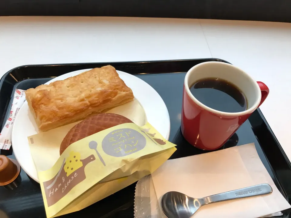 Snapdishの料理写真:アップルパイとハムチーズ|手品先輩さん