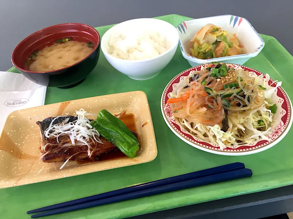 鯖の生姜煮、厚揚と白菜のうま煮、春雨とキャベツのサラダ|Tadahiko Watanabeさん