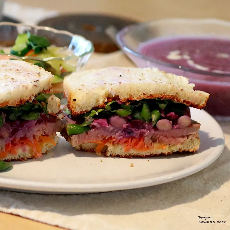 Snapdishの料理写真:紫キャベツと塩豚のクリームチーズのサンドイッチ🥪
さつま芋と紫キャベツのポタージュ🍠|yasuko murakamiさん