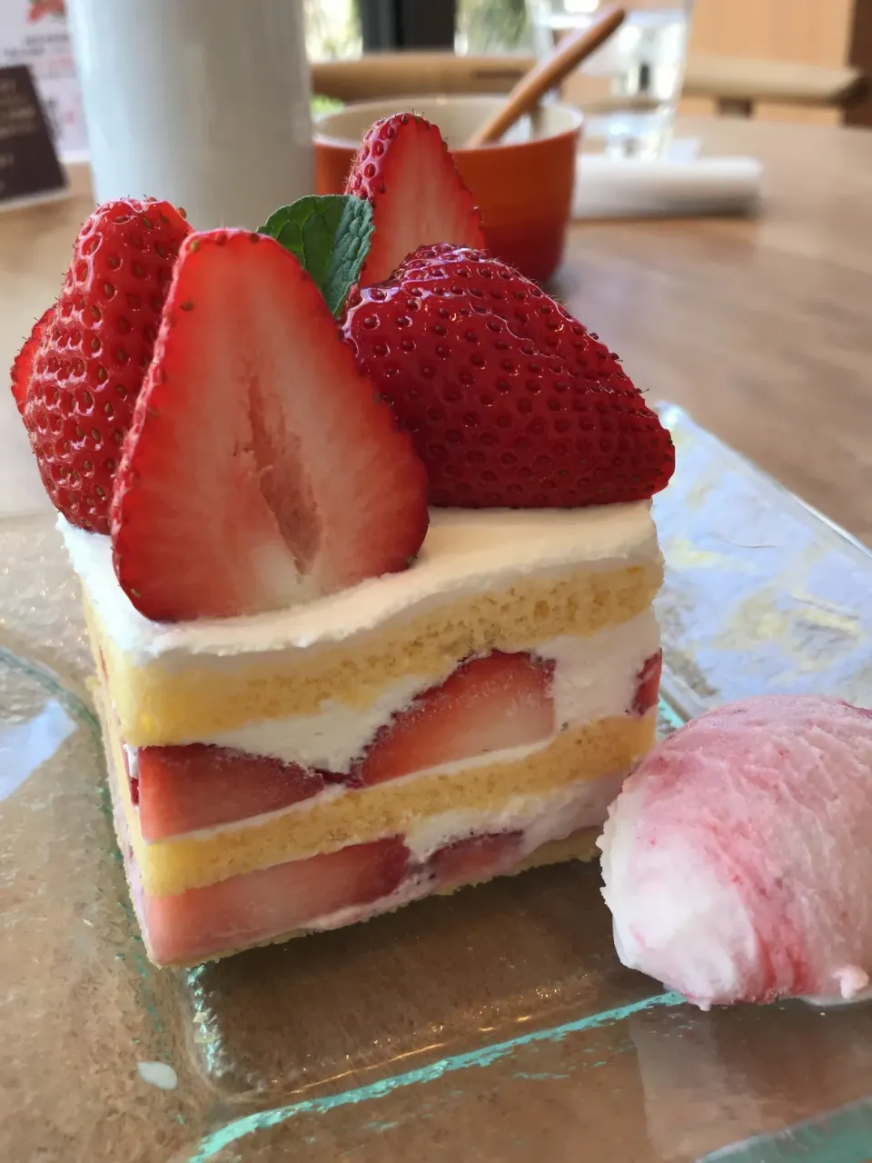 エス コヤマ カフェ
苺のショートケーキ🍓
狙ってた苺のティラミスは売り切れてた😵|あやさん