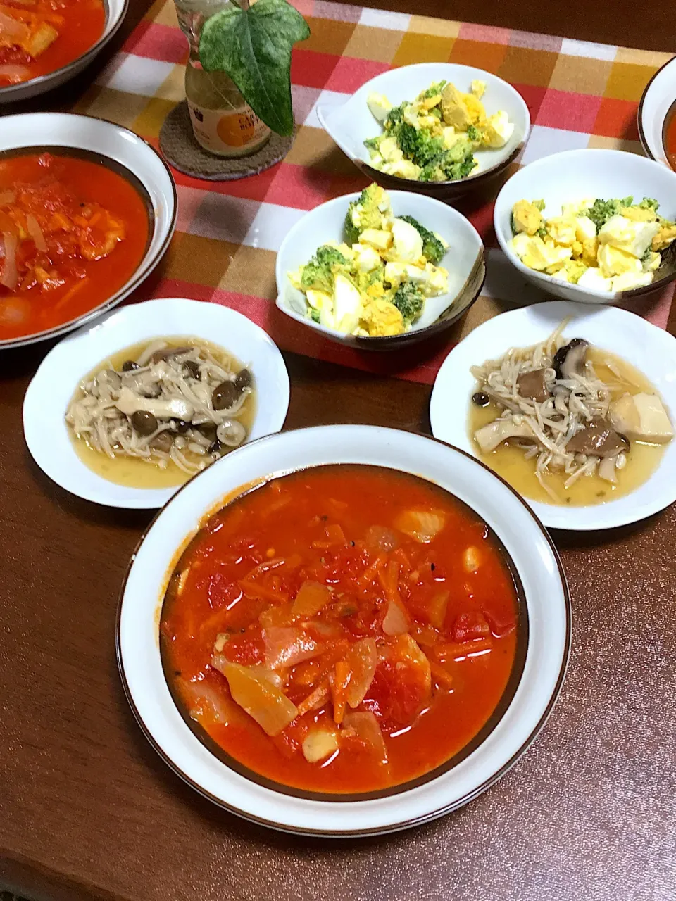 Snapdishの料理写真:舌平目のトマト🍅ソース煮
ブロッコリー🥦とゆで卵のサラダ
キノコ🍄のマリネ|けもさん