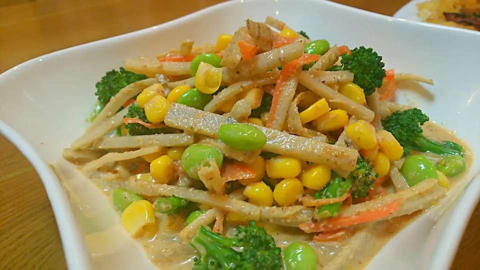 シュトーレンママさんのシュトママのデパ地下風ごぼうサラダ🥗
菜園で採れたブロッコリー入りで作ってみました😊|Naomi Furuyaさん