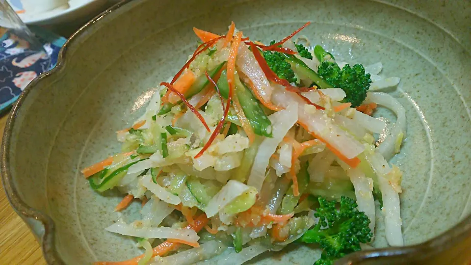 シュトーレンママさんの大根と人参のナムル
我が家の野菜沢山もぐもぐ😋✨|Naomi Furuyaさん