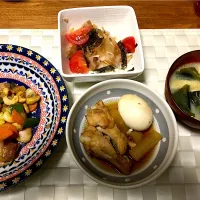 Snapdishの料理写真:ツナと大根のマヨポンサラダ🥗
味噌汁
鶏肉のカシューナッツ炒め
手羽元の甘辛煮|ニーナさん