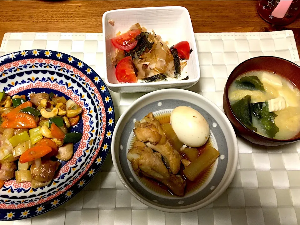 ツナと大根のマヨポンサラダ🥗
味噌汁
鶏肉のカシューナッツ炒め
手羽元の甘辛煮|ニーナさん