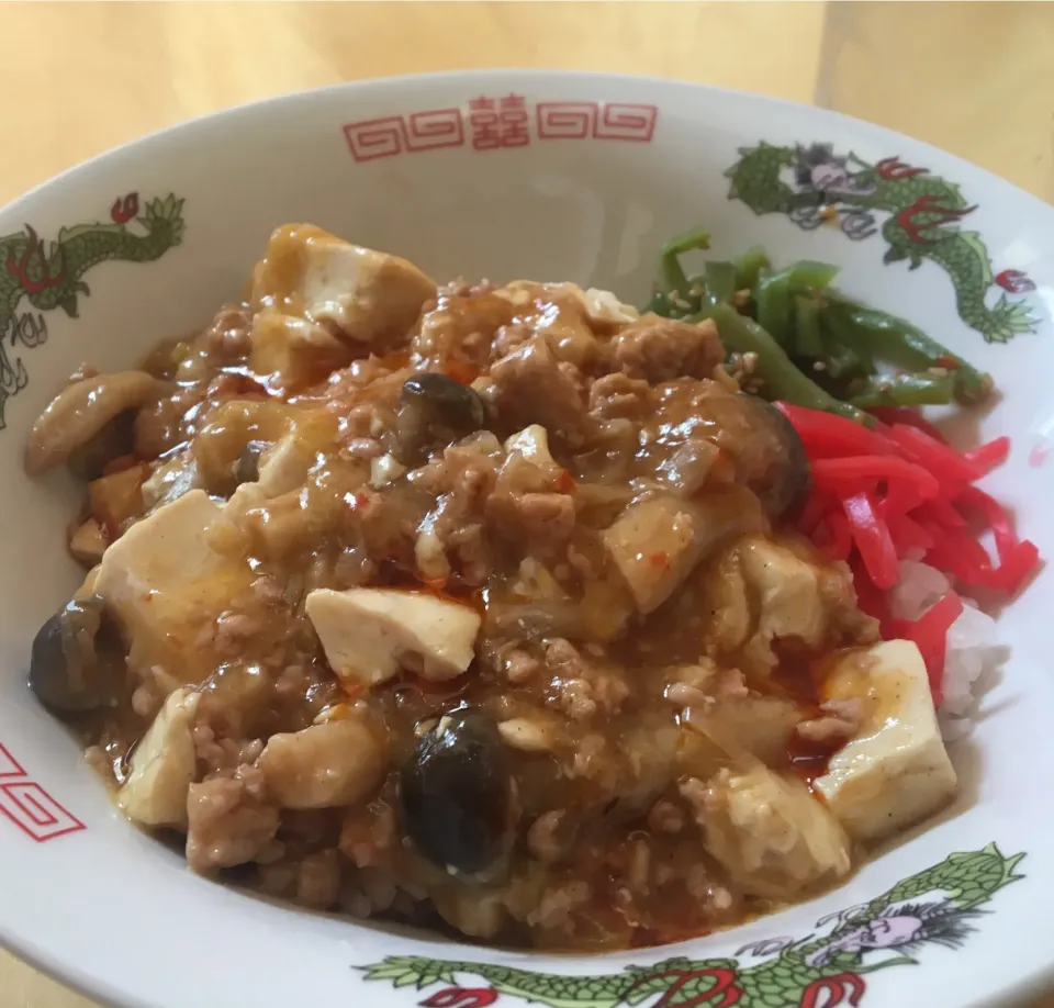 本日の賄い  昼ごはん わあʕ·͡ˑ·ཻʔ  また麻婆丼ｷﾀ━(ﾟ∀ﾟ)━!☀️☀️☀️ それでも嬉しいです(๑σuσ๑)ŧ‹"ŧ‹"|ぽんたさん