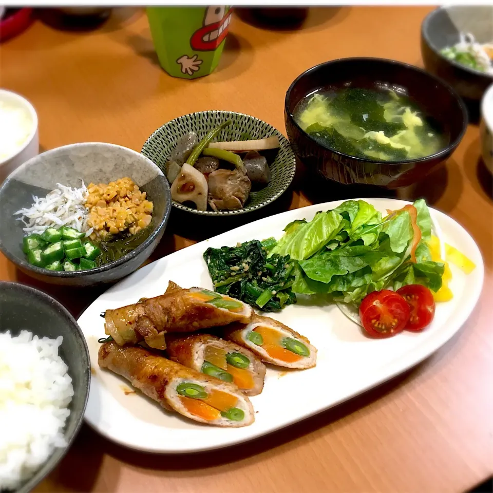 Snapdishの料理写真:インゲンと人参の肉巻き
ほうれん草の胡麻和え
しらすオクラ納豆めかぶの和え物
筑前煮
わかたまスープ|まいまいさん