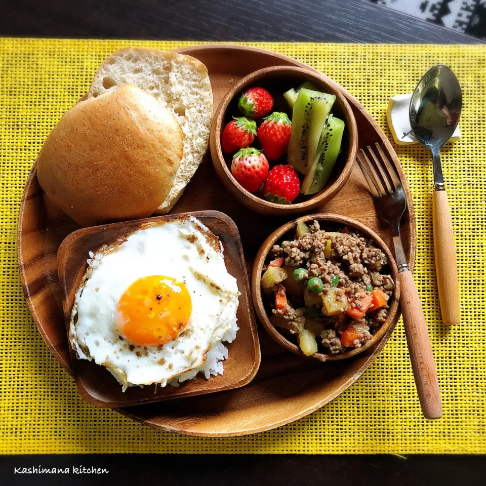 Snapdishの料理写真:朝ご飯🍚🍞🍳|Kashimanakitchenさん