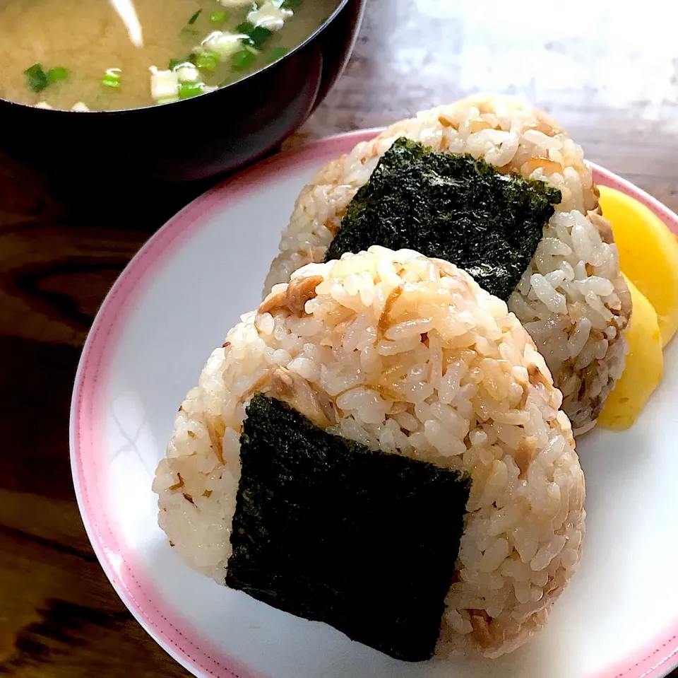 炊き込みご飯でおにぎり🍙|みなさん