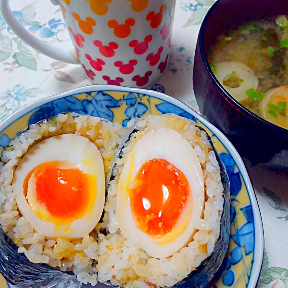 煮玉子おにぎり🍙味玉おにぎり|うたかた。さん