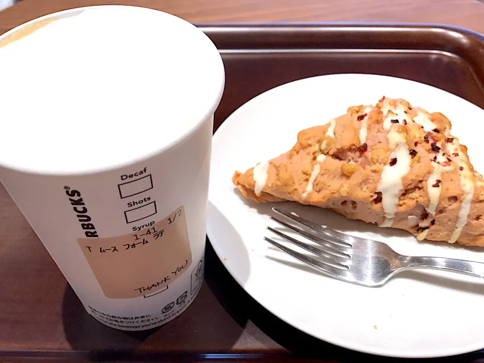 ムースフォームラテ
スコーン(ストロベリーチーズケーキ)|juneさん