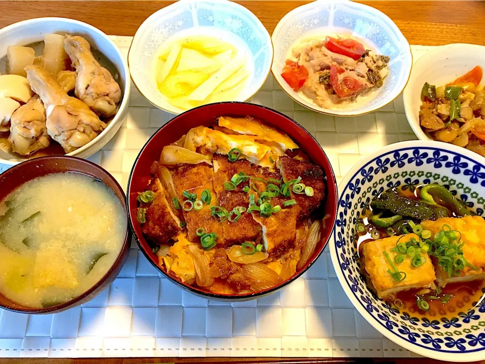 Snapdishの料理写真:カツ丼 セロリのマリネ 揚げ出し豆腐 手羽元の甘辛煮 大根とツナのマヨポンサラダ 鶏肉のカシューナッツ炒め  味噌汁|ニーナさん