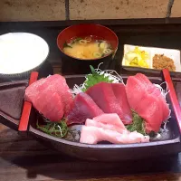 Snapdishの料理写真:まぐろ定食|ミニーさん