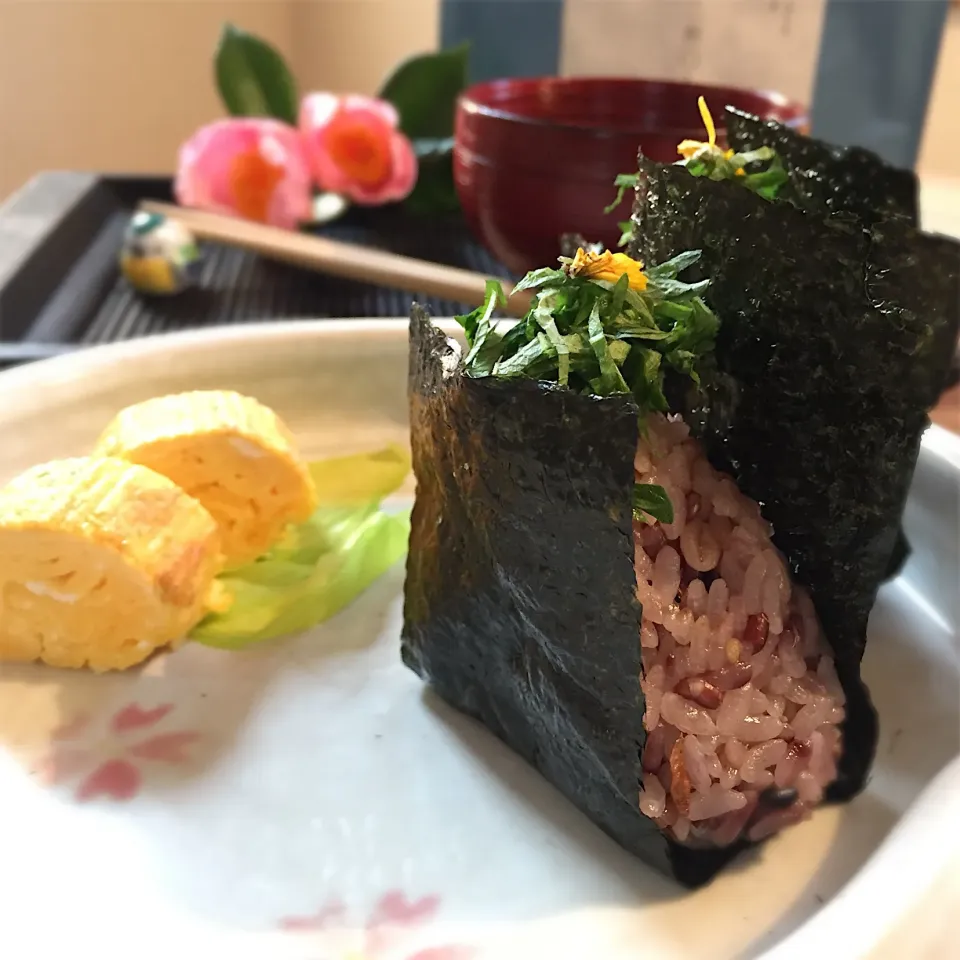 Snapdishの料理写真:炊き込みご飯おにぎり|puchan_cafeさん