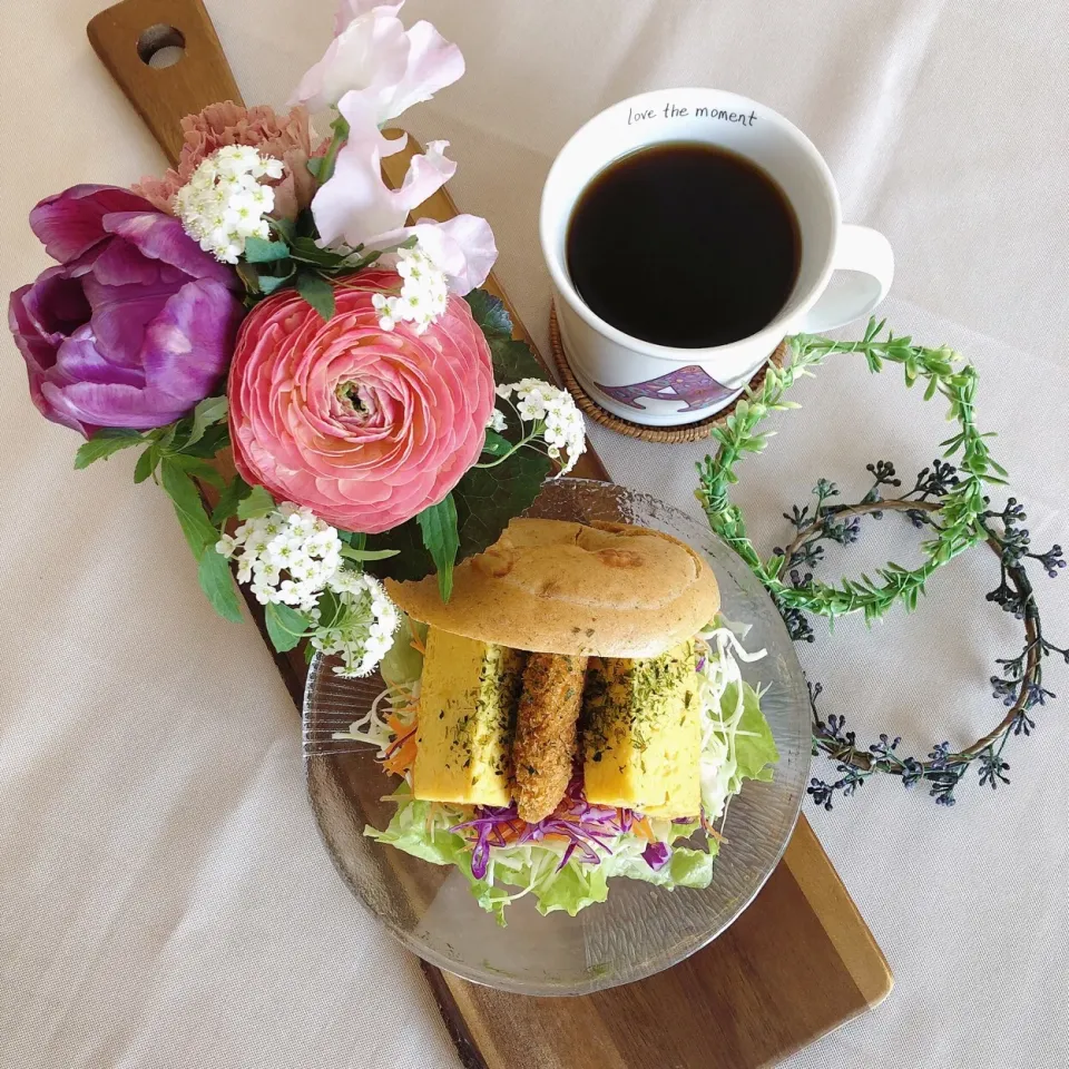 Snapdishの料理写真:3/25❤︎ささみチーズカツ&松露たまご焼きベーグルサンド❤︎
#お昼ごはん #ランチ #おうちカフェ #おうちごはん #ベーグル #ベーグルサンド|Makinsさん