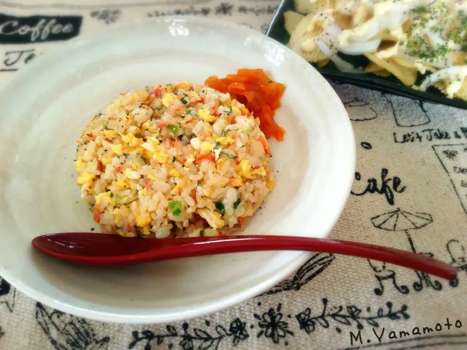 Snapdishの料理写真:智ちゃん💂の干しあみとツナの炒飯💕|真希さん