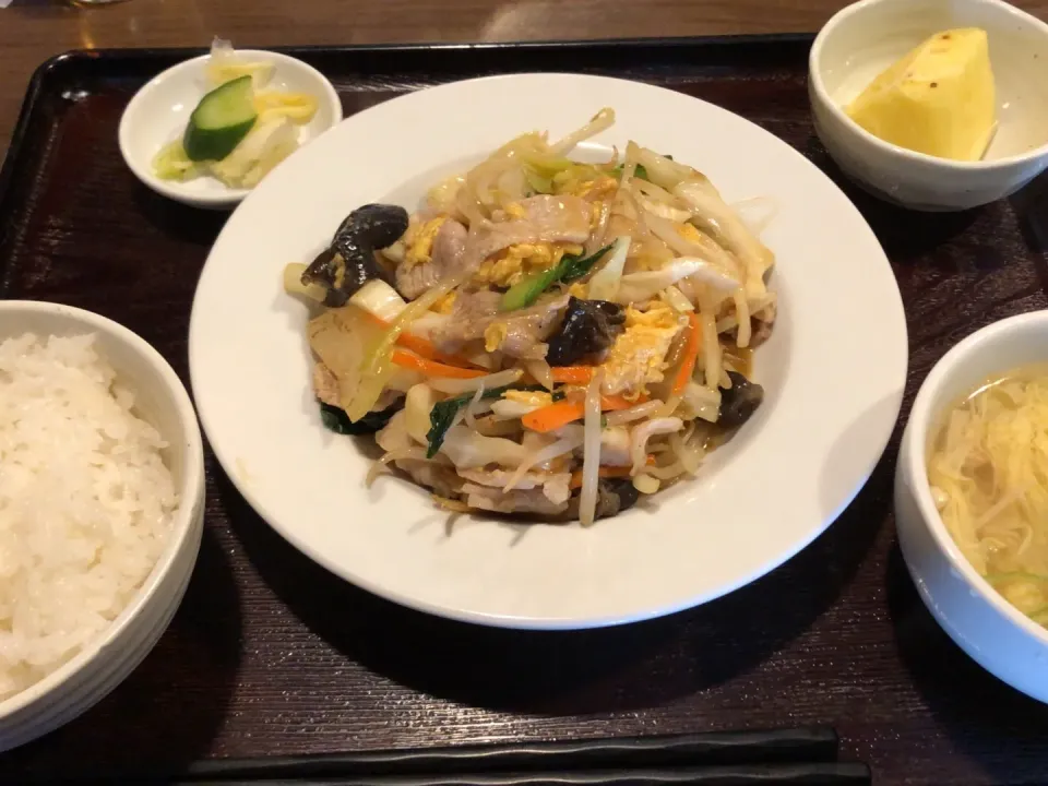 Snapdishの料理写真:肉野菜卵炒め定食|おっちさん