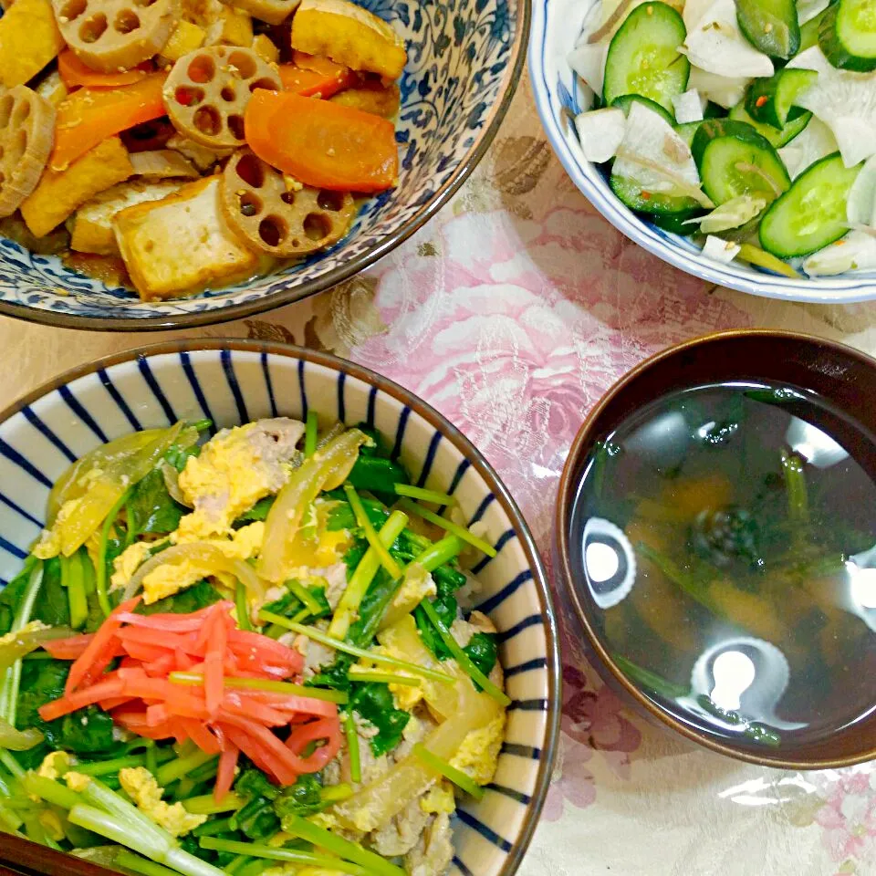 2018.3.25（日）
三つ葉たっぷり他人丼
厚揚げと根菜の味噌煮
大根ときゅうりとみょうがの浅漬け
ほうれん草の味噌汁|たえさん