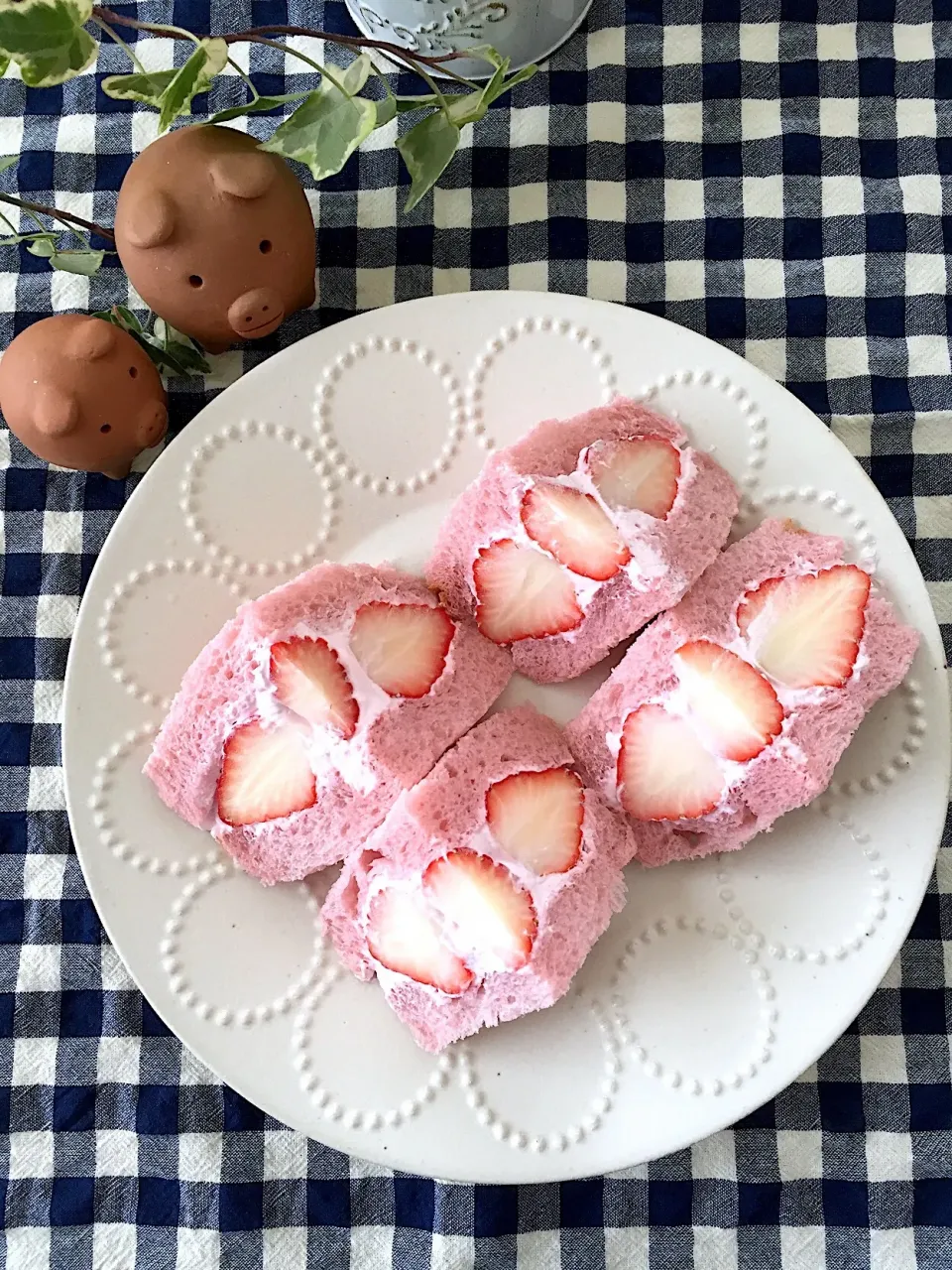 いちごサンド🍓|むーさん