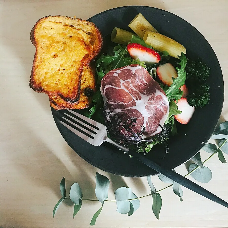 サラダたっぷりモーニング🥗|〜かもねぎポン酢食堂〜TOMOEさん