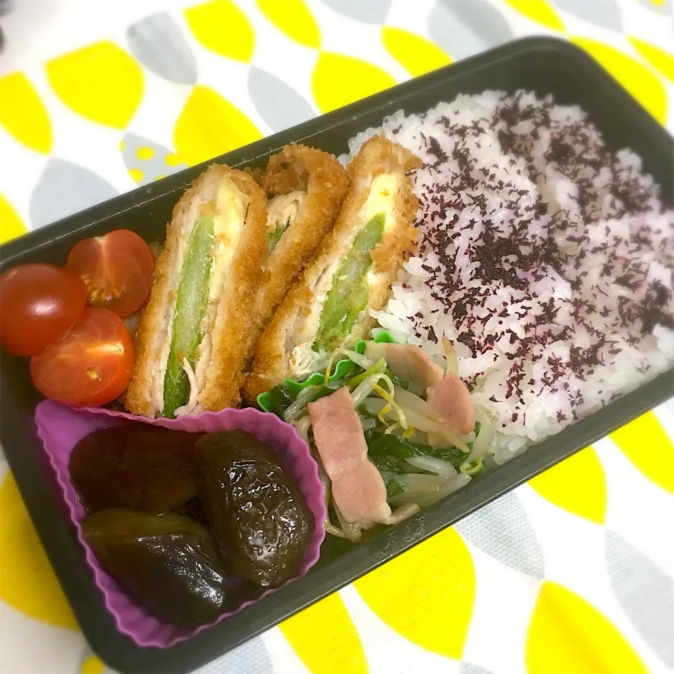 👨🏻父ちゃん弁当
アスパラとカマンベールチーズの肉巻きフライ
ナスの煮物
もやしとニラのウェイパー炒め|まいまいさん