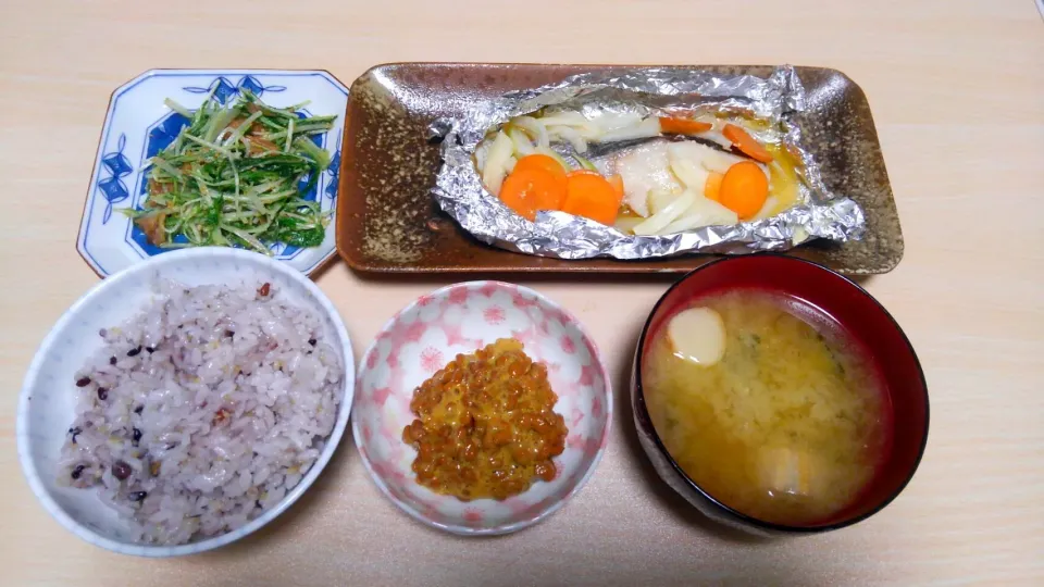 ２月２６日　鱈のホイル焼き　納豆　水菜のサラダ　お味噌汁|いもこ。さん