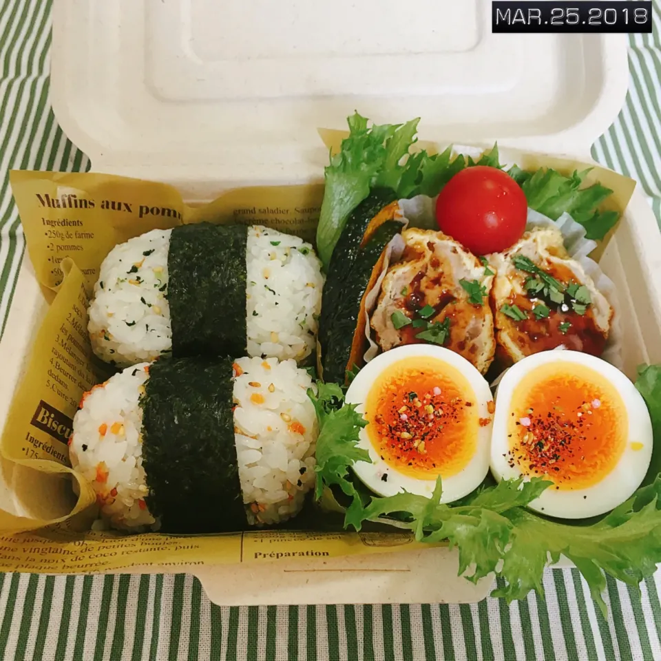 使い捨てランチボックス #おにぎり弁当  #弁当  #弁当  #お弁当記録 #おにぎり|momo31omomさん