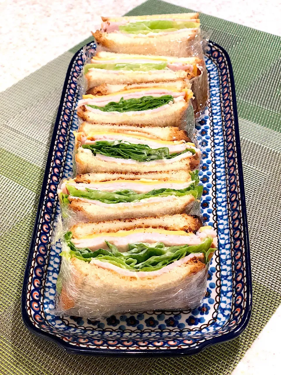 Snapdishの料理写真:ターキー🦃ハムとチェダーチーズ🧀サンドイッチ🥪|Mayumiさん