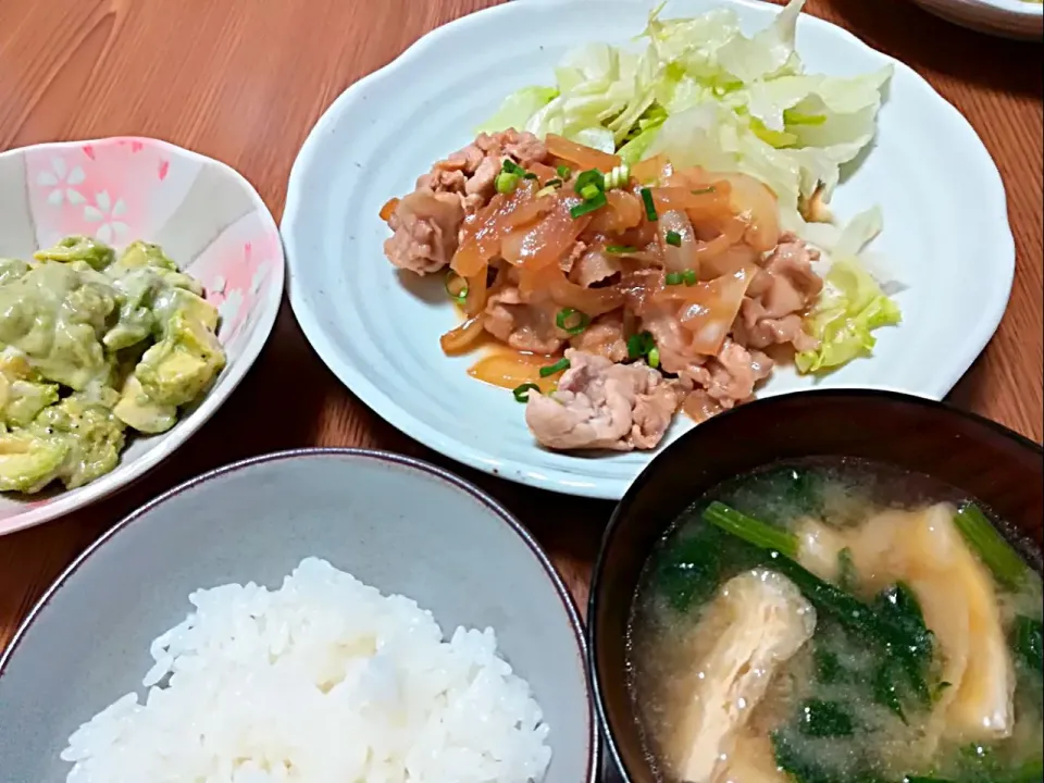 ・豚のしょうが焼き
・アボカドサラダ
・ほうれん草と薄揚げの味噌汁|ようかんさん