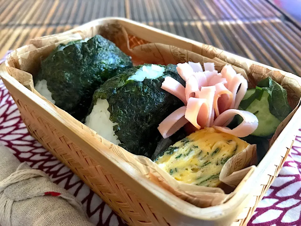 おにぎり弁当🍙|よっすぃさん