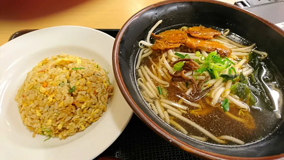 サービスセット(醤油ラーメンとやきめし)|哲さん