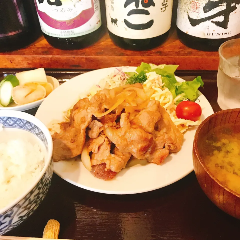 Snapdishの料理写真:生姜焼き定食 ご飯小|ぱちねぇさん