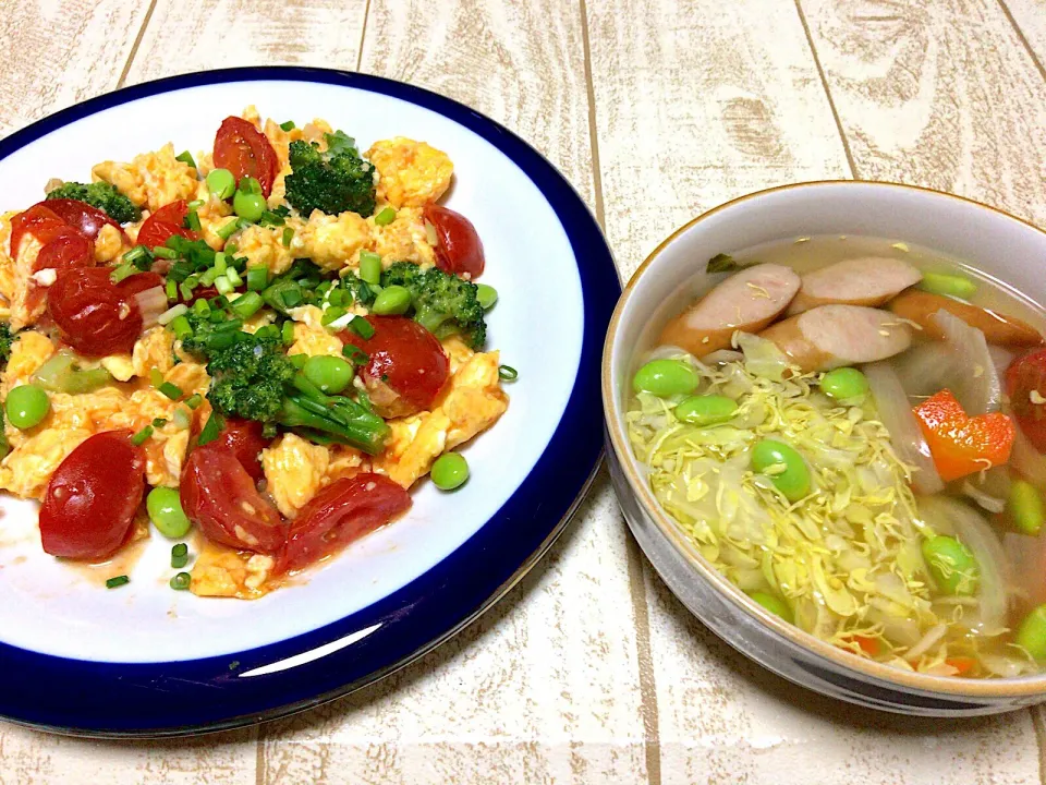 今日の男飯(*´꒳`*)ふわ玉子トマト🍅ブロッコリー🥦炒めと千切りキャベツなどの優しい野菜スープ♫|ひーちゃんさん