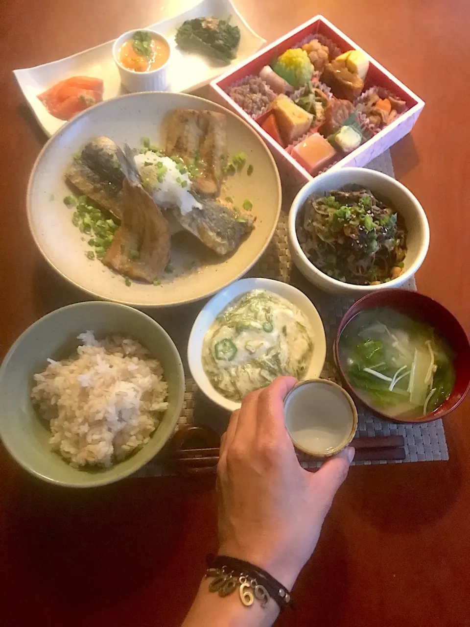 Today's Dinner🍴前菜･お惣菜盛り合わせ<なだ万>･ひじきの煮物･鰯の竜田揚げ おろしﾎﾟﾝ酢･麦飯･めかぶｵｸﾗ大和芋･小松菜とえのきのお味噌汁|🌈Ami🍻さん