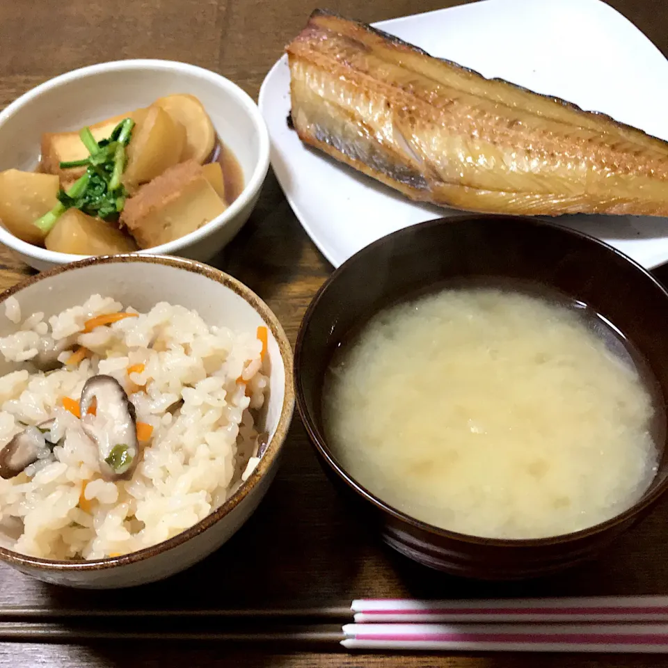 #炊き込みご飯 （永谷園お吸い物使用）
 #ホッケ 
#かぶと厚揚げの煮物
 #玉ねぎとじゃがいもの味噌汁|まきさん