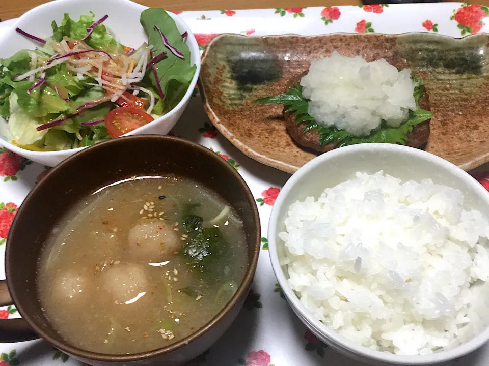 おろしそバーグ🍖
蓮のすりおろし団子汁
8種の彩りカラフルサラダ🥗
新潟コシヒカリ🌾🍚🥢|yumyum😋さん