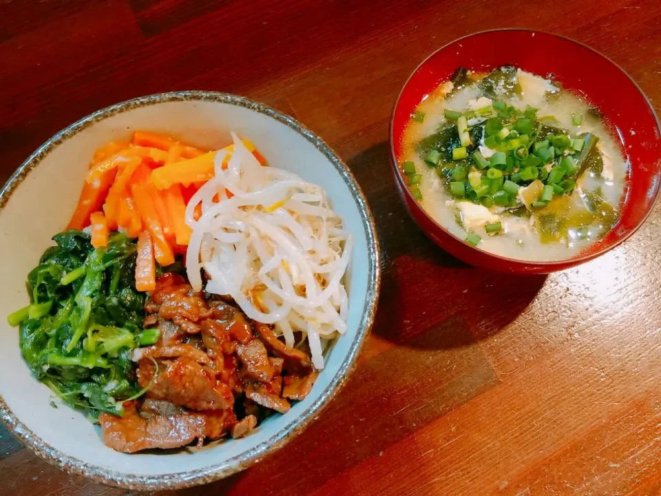 Snapdishの料理写真:☆四色ビビンバ
☆ごま油香る わかめと卵の味噌汁|🌼ゆうか🌼さん