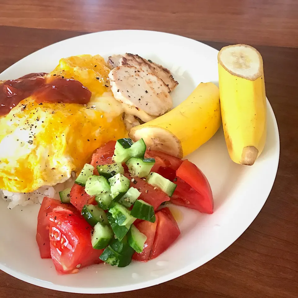 オムライスと鶏ハムの朝ごはん|クッキじぃ。さん