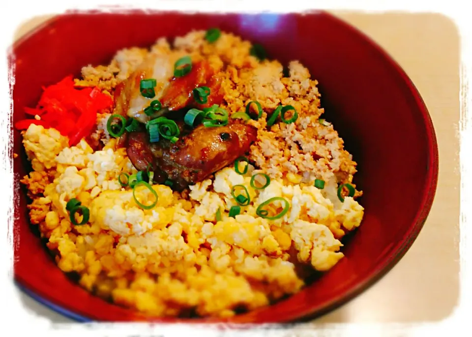 ほんじつのまかない・日替りA定食の鶏そぼろ丼|のも💛さん