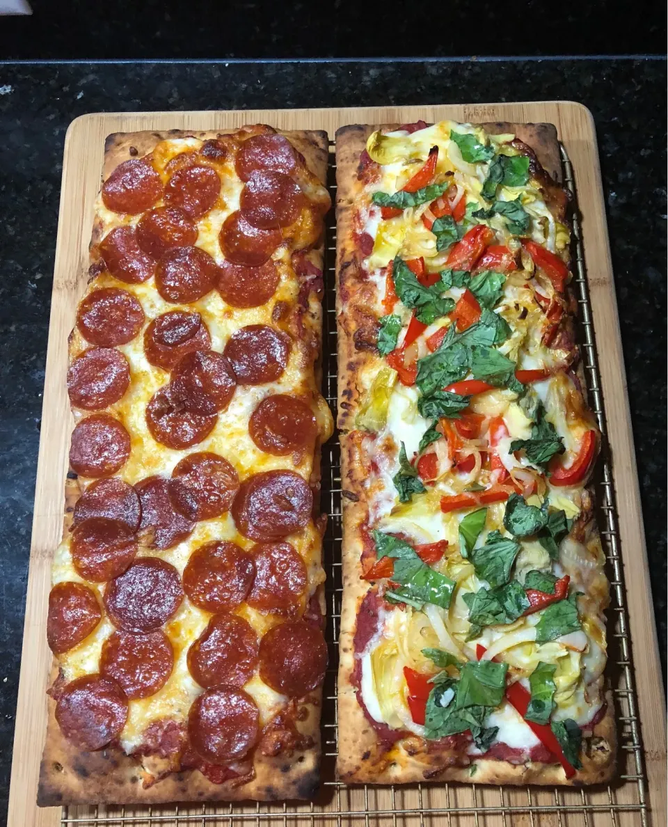 Pepperoni and onion, pepper & fresh basil pizzas|ernest ristiさん