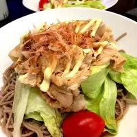 Snapdishの料理写真:豚しゃぶサラダ蕎麦