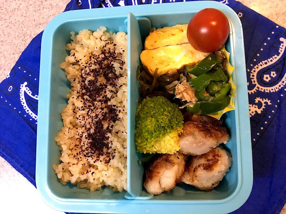 Snapdishの料理写真:♫3/28今日のお弁当♫〜塩麹鶏の唐揚げ、無限ピーマン、だし巻き卵、切り昆布の甘辛煮、ブロッコリー、プチトマト〜今日は私の分だけ！|Satokoさん