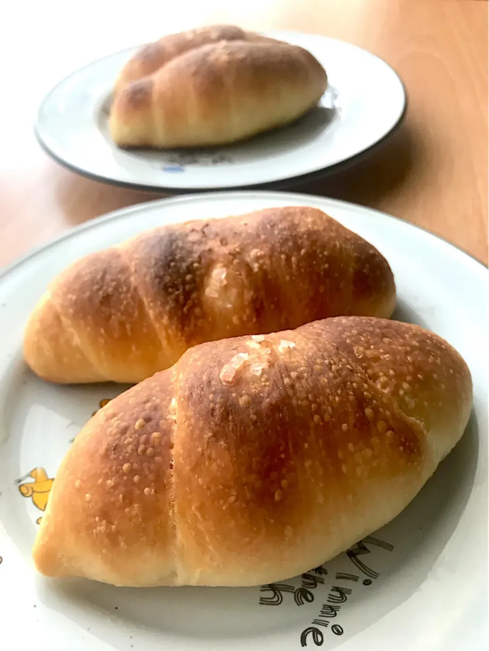 こねない！不思議！ ㊙本物パン屋の塩パン by mew⁂mam
人生初めての塩パン😂🥐🥖今焼けました！|とんちんさん