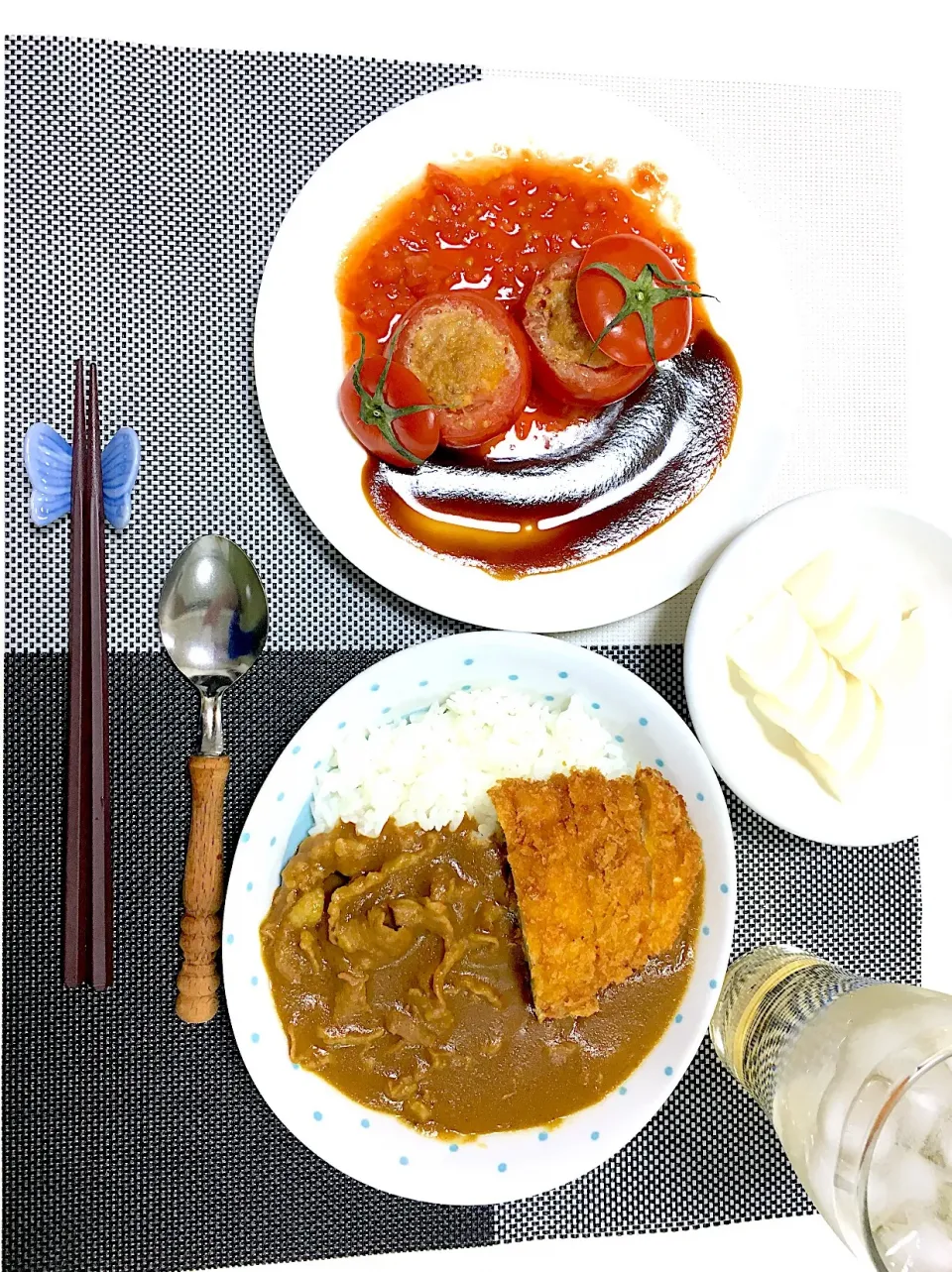 Snapdishの料理写真:#カツカレー  #トマトのファルシ   #たくわん|時田卓真さん