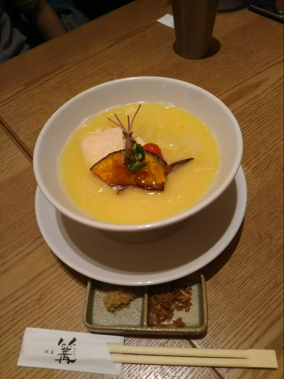 篝のラーメン銀座

塩白湯ソバいただきました。カルボナーラなお味でした|Sakuraちゃんさん