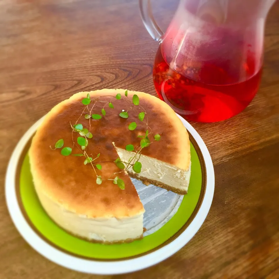 濃厚NYチーズケーキ&甘酸っぱい香りのレッドフルーツティー🍓|わたげさん