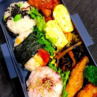 Snapdishの料理写真:おむすび弁当
 #旦那弁当  #おむすび弁当|Mymさん