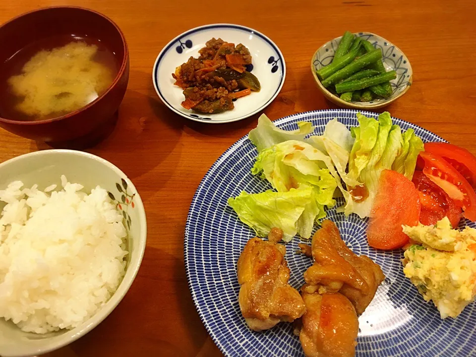 Snapdishの料理写真:3/28 夕飯♪ 鶏照り焼き ポテトサラダ インゲン胡麻和え  茄子の肉味噌炒め 味噌汁|ikukoさん