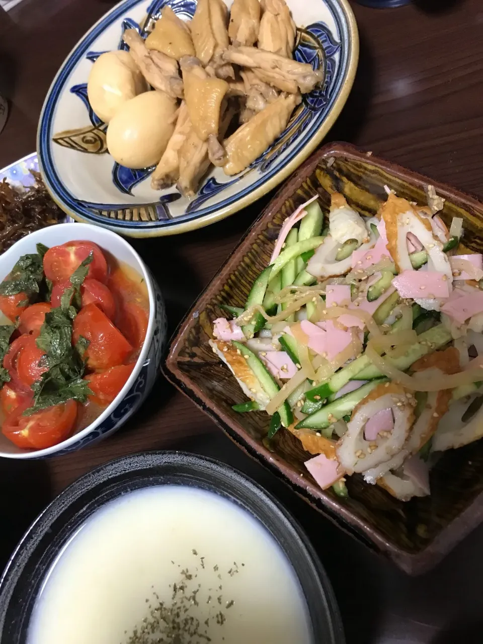 3月28日晩ご飯。手羽中の黒酢煮、中華くらげサラダ、トマトマリネ、さつまいものポタージュ。|あやさん