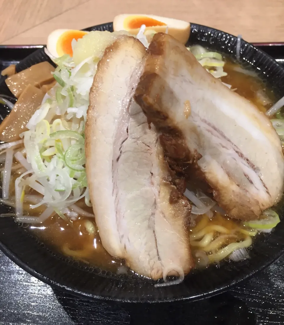 大勝軒でガツ盛りとんこつラーメン頂きました🍜|NOMU'S キッチン🍳さん